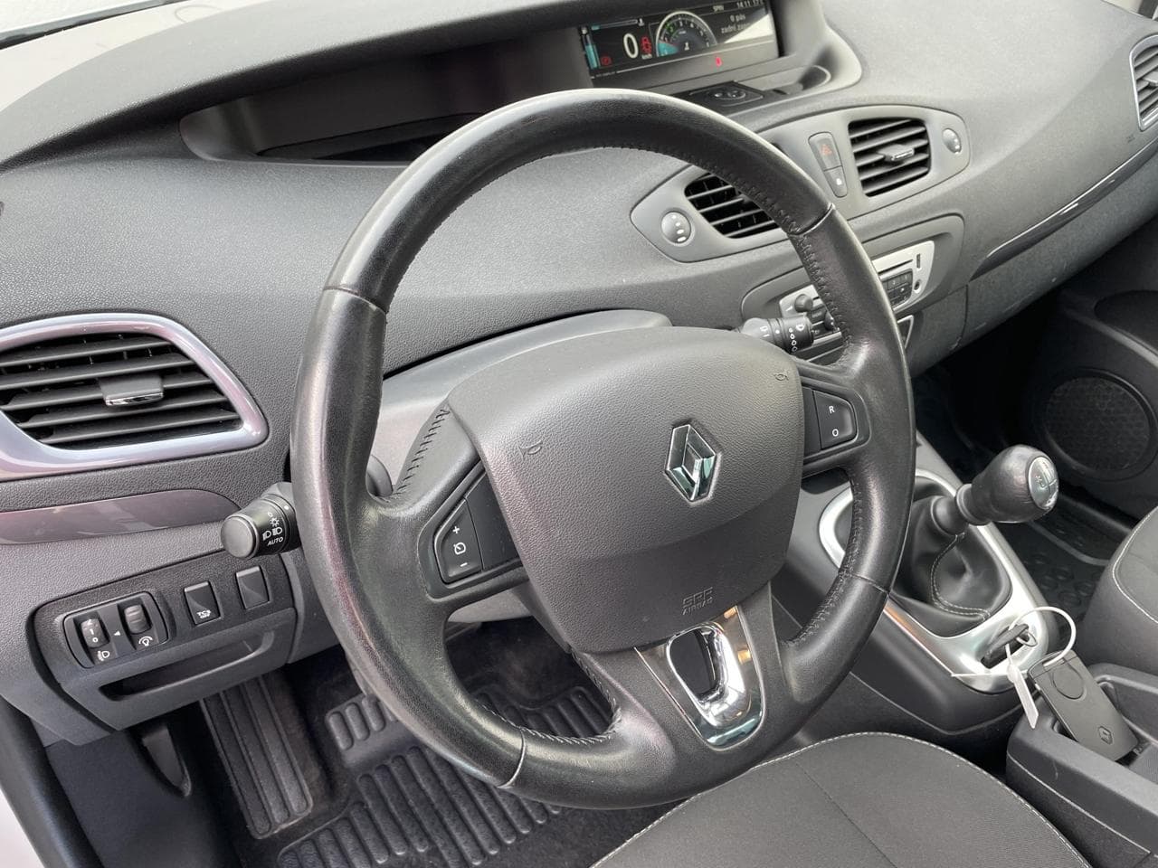 2016 Renault Scenic - 11