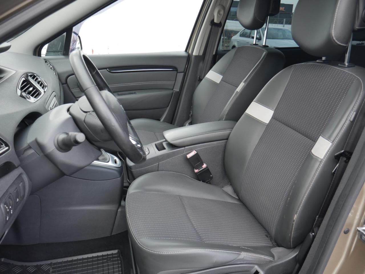 2013 Renault Scenic - 9