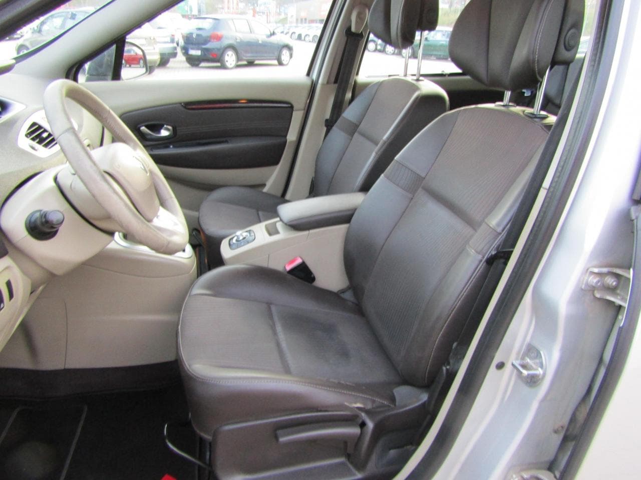 2010 Renault Scenic - 17