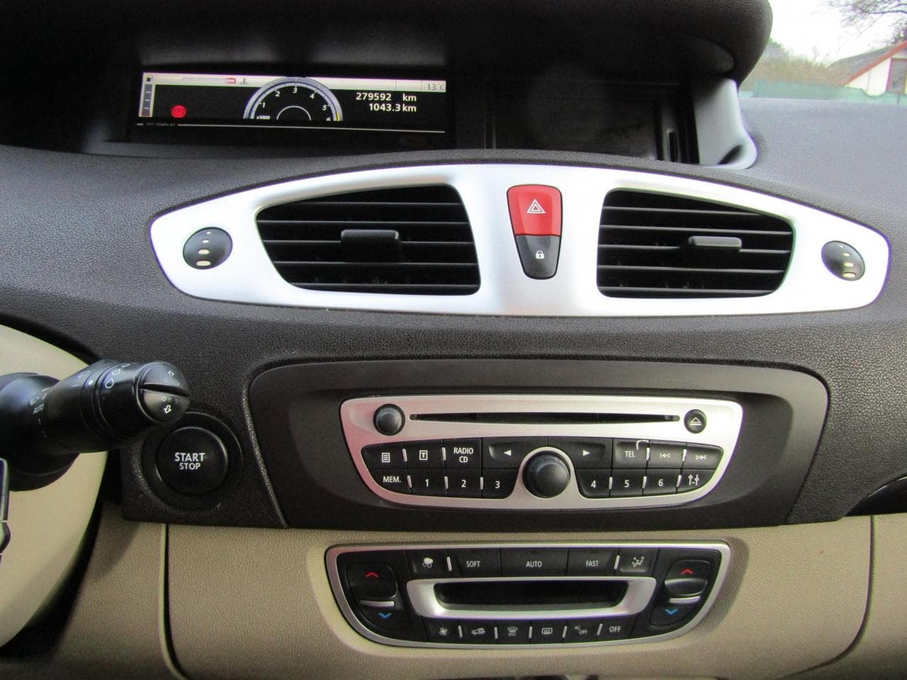 2010 Renault Scenic - 21