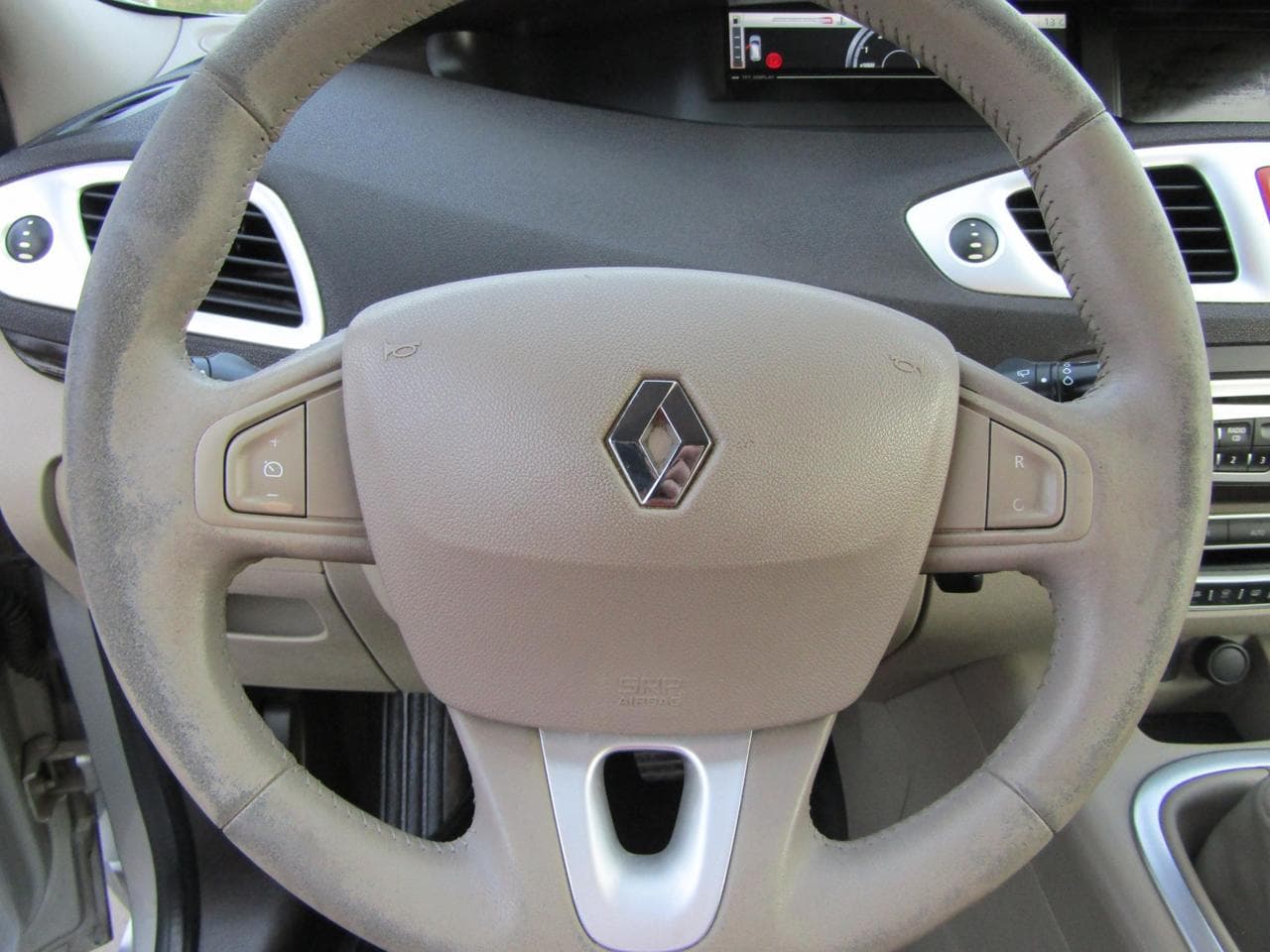 2010 Renault Scenic - 27