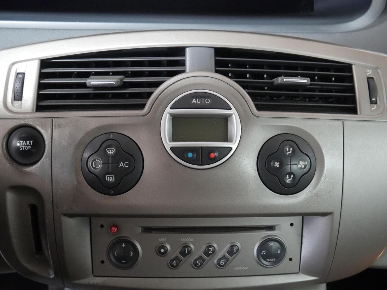 2004 Renault SCENIC - 19