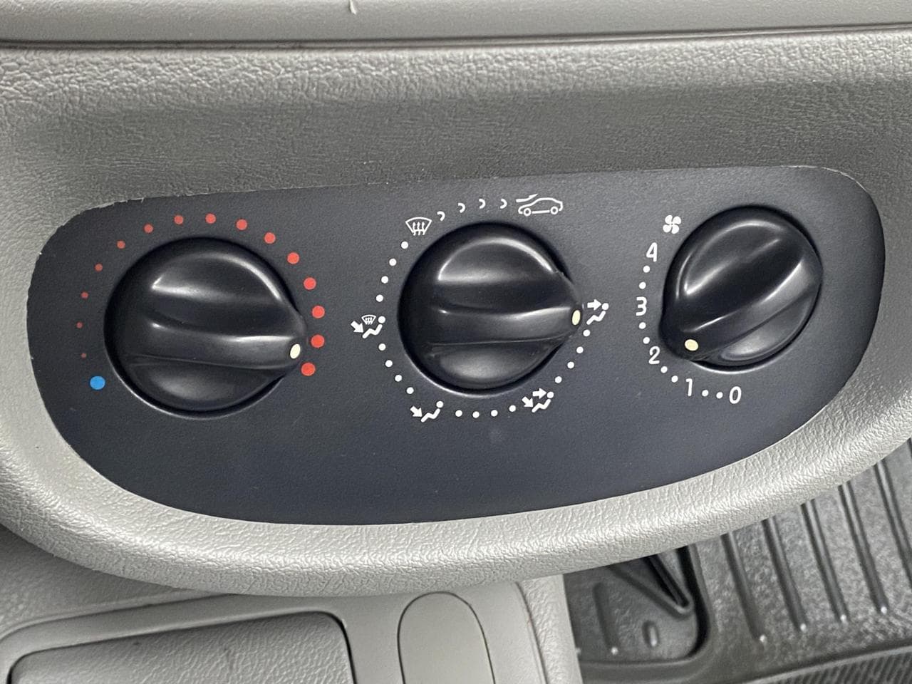 2004 Renault Thalia - 12