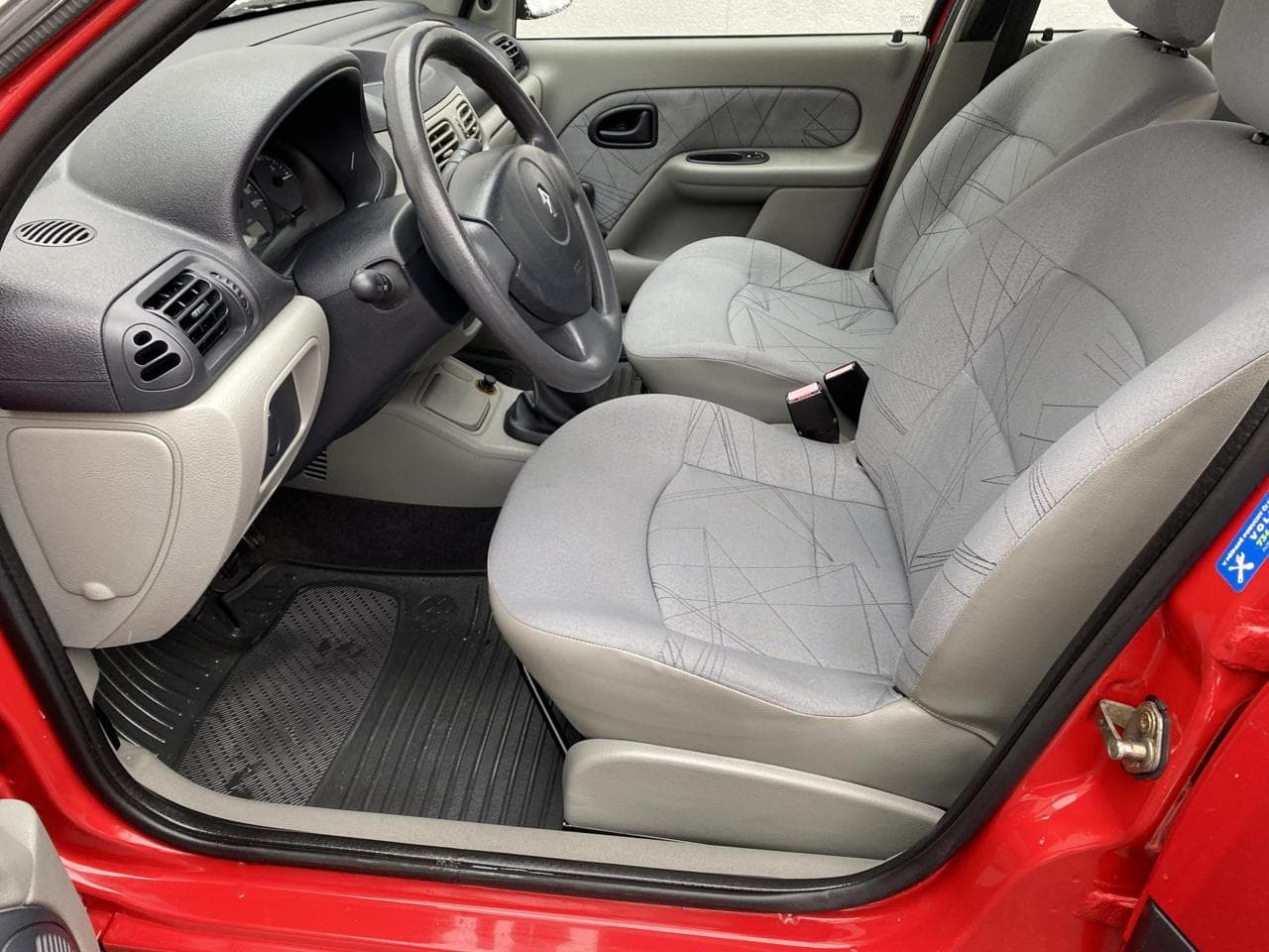 2004 Renault Thalia - 9