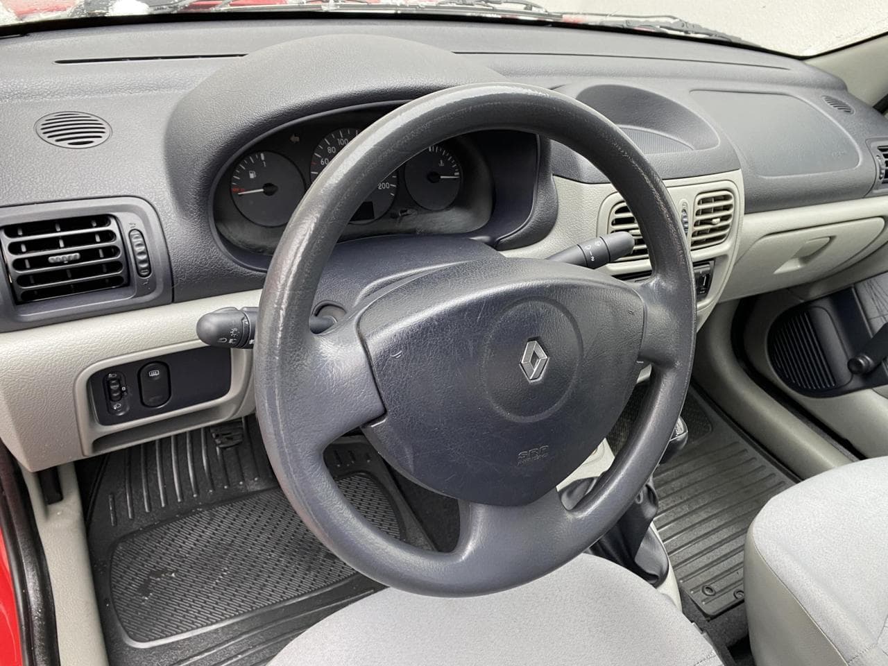 2004 Renault Thalia - 11