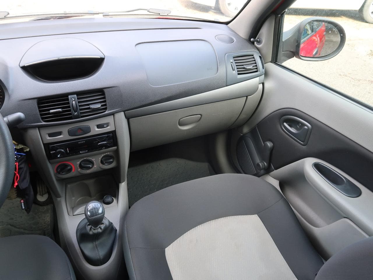 2012 Renault Thalia - 9