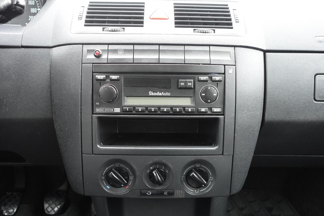 2003 Škoda FABIA - 13