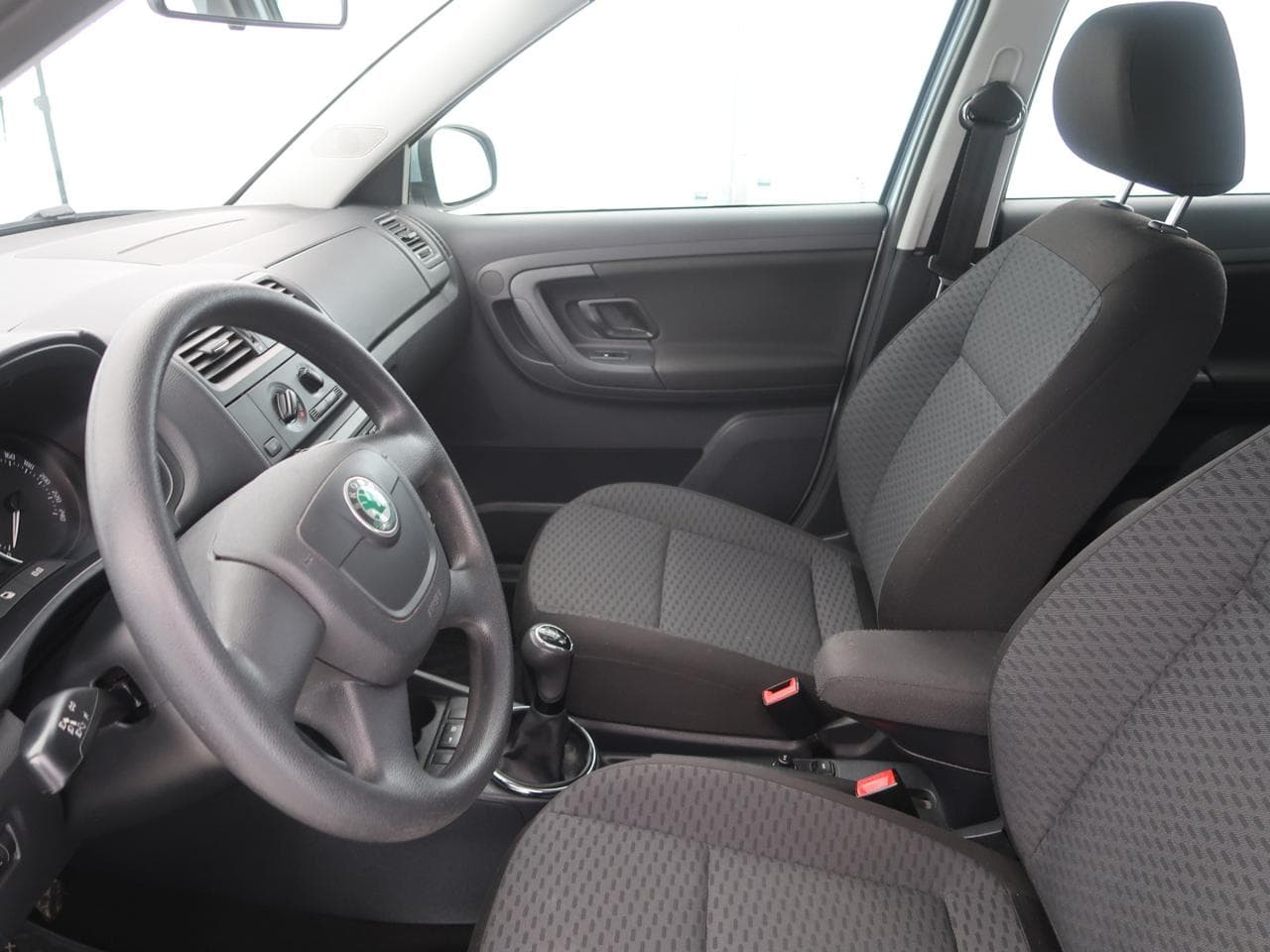 2010 Škoda Fabia - 16