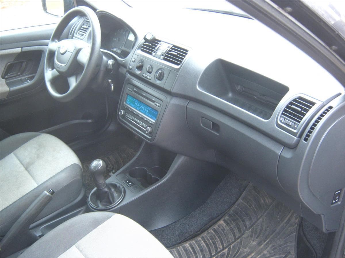 2010 Škoda Fabia - 15