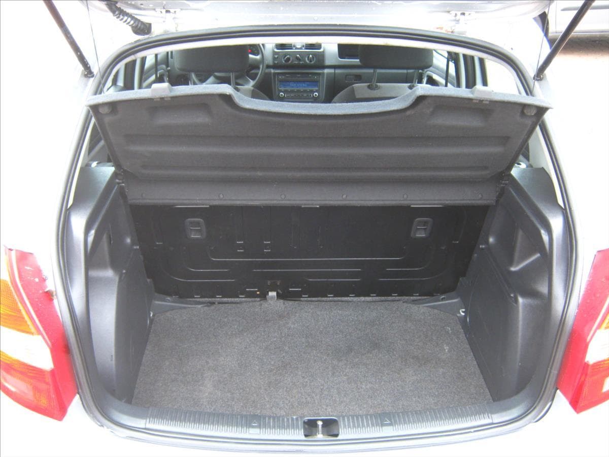 2010 Škoda Fabia - 12