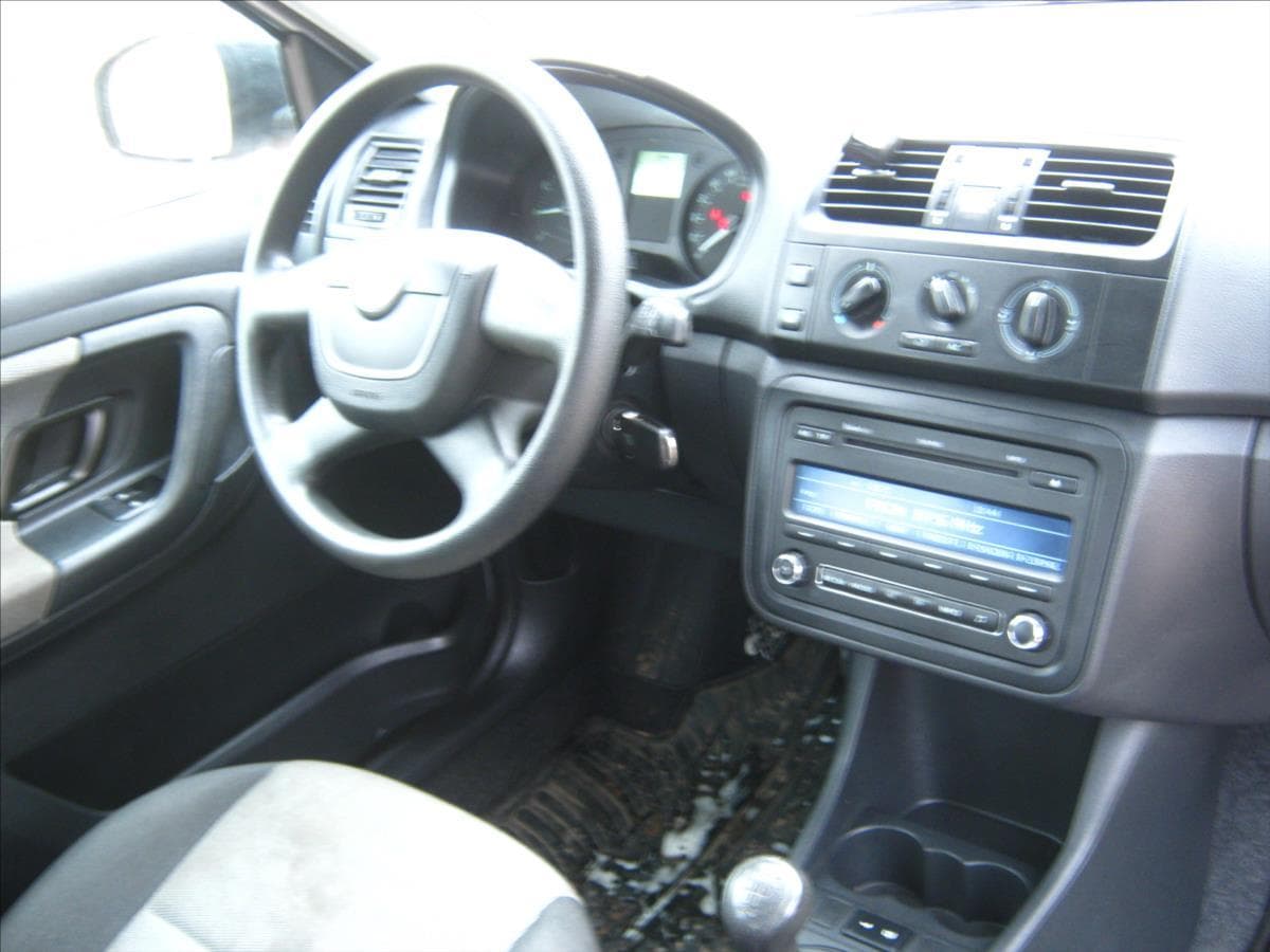 2010 Škoda Fabia - 16