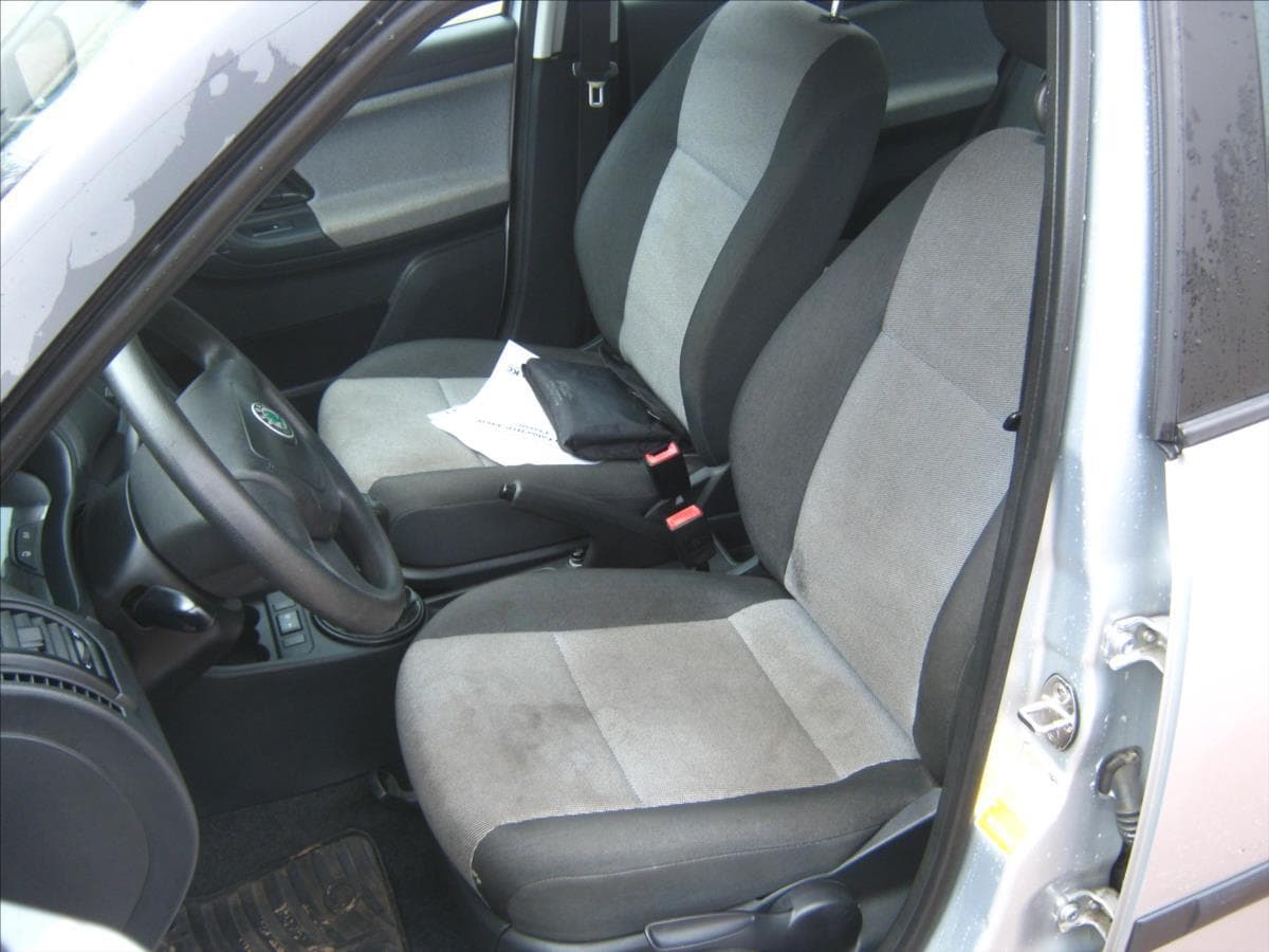 2010 Škoda Fabia - 10