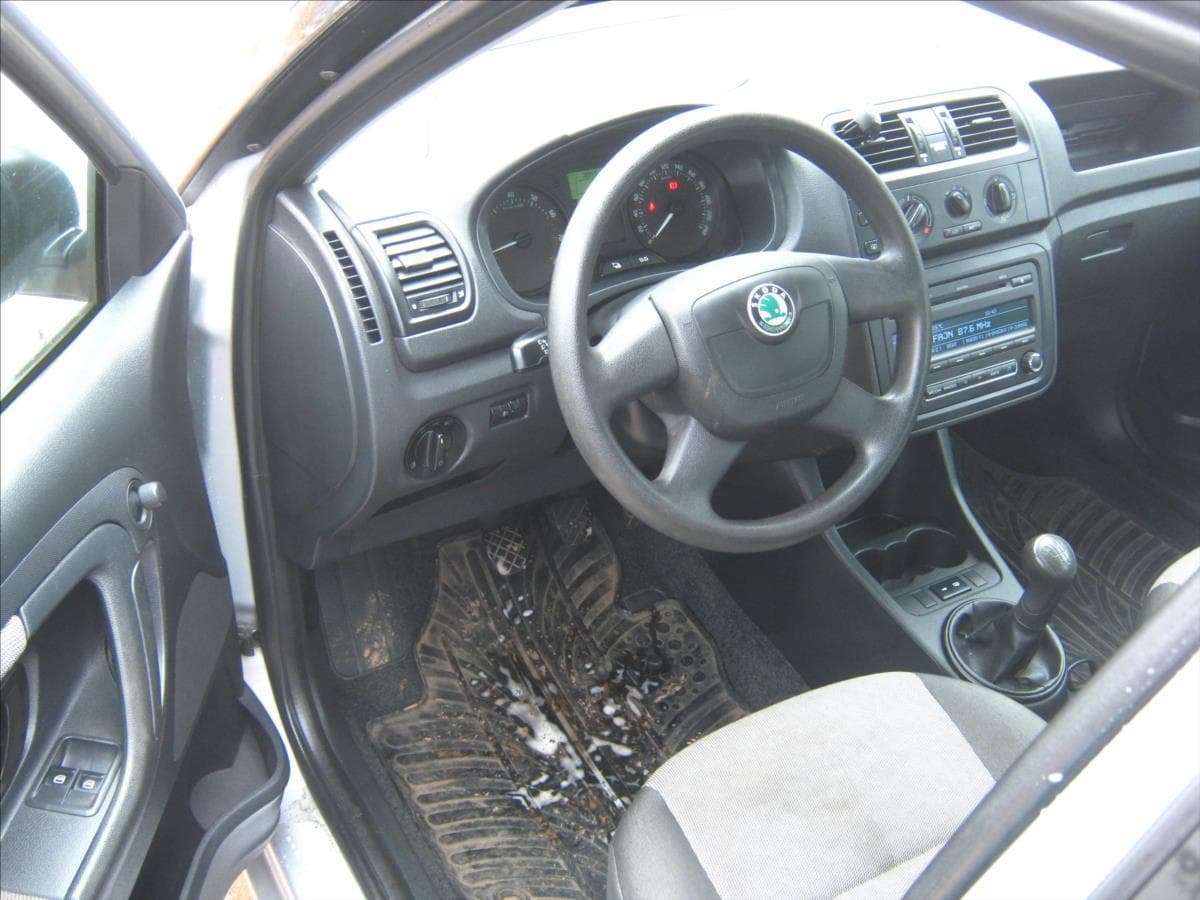 2010 Škoda Fabia - 9