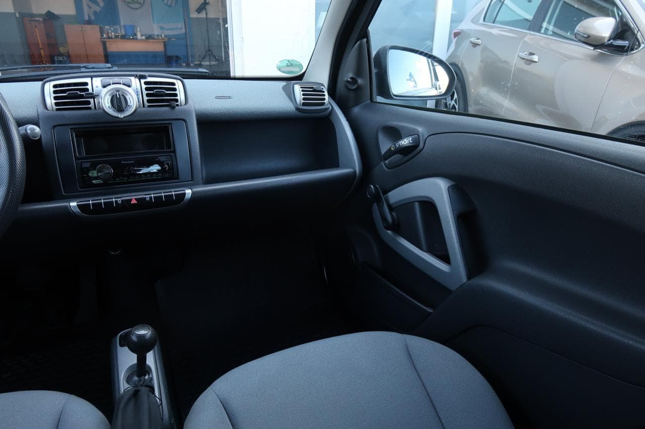 2011 Smart Fortwo - 11