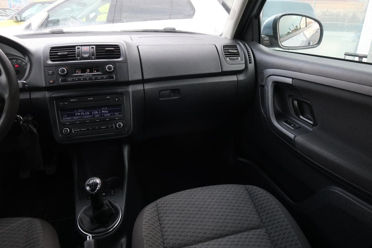 2010 Škoda Fabia - 11