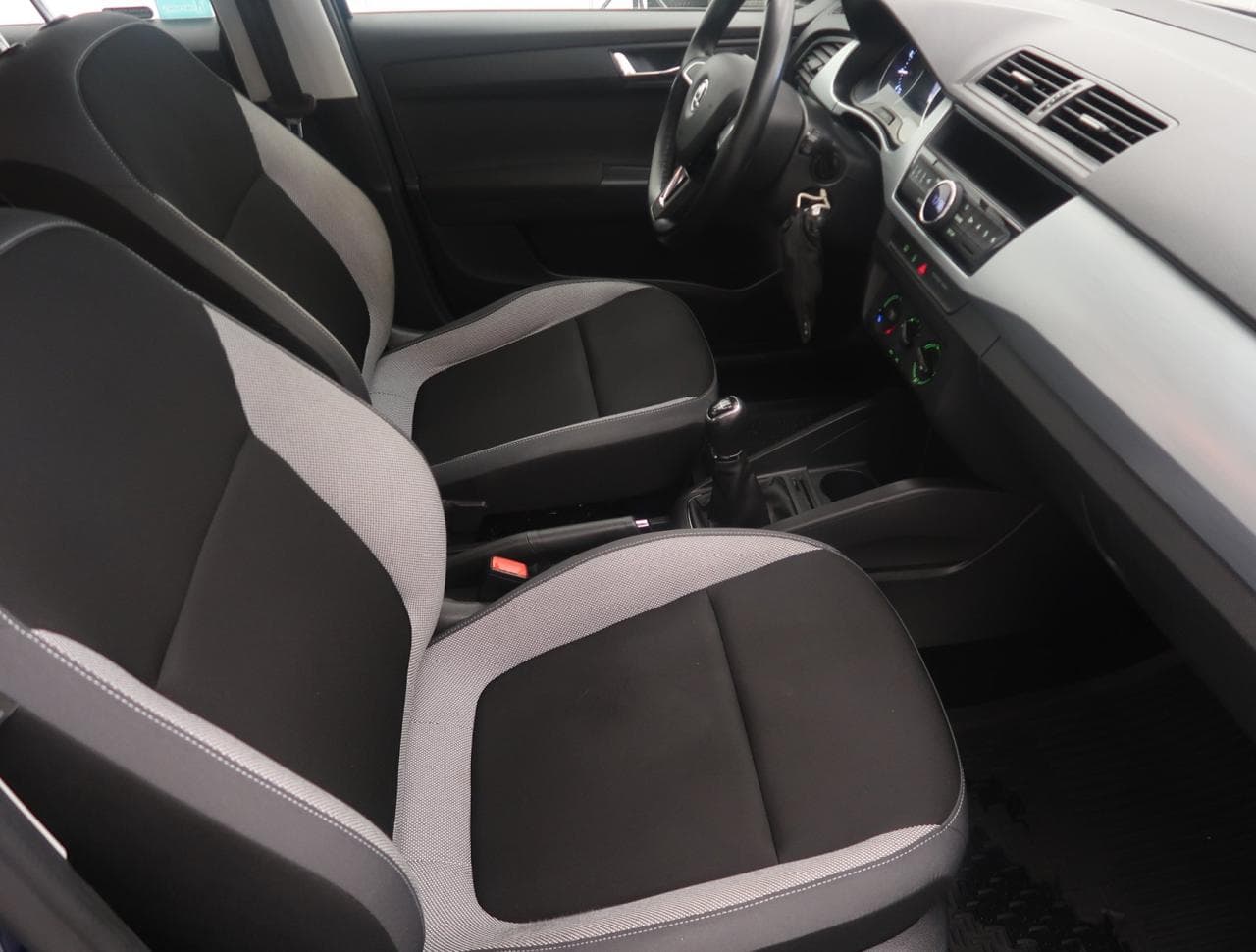 2015 Škoda Fabia - 12
