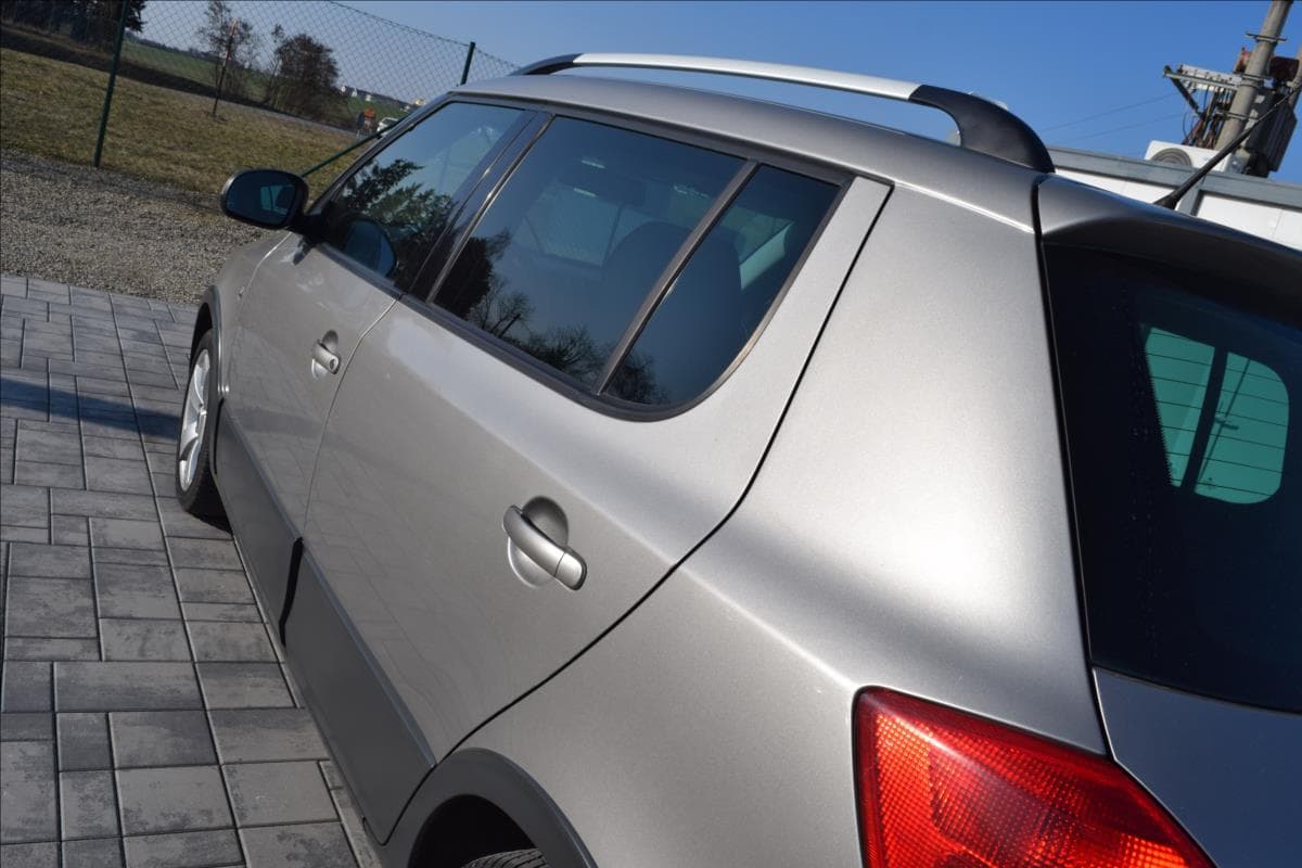 2011 Škoda Fabia - 11