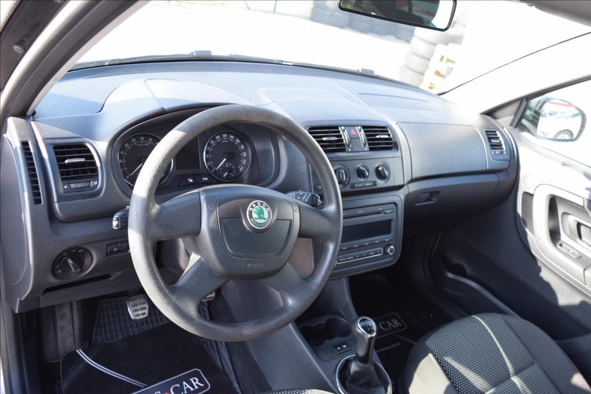 2011 Škoda Fabia - 16