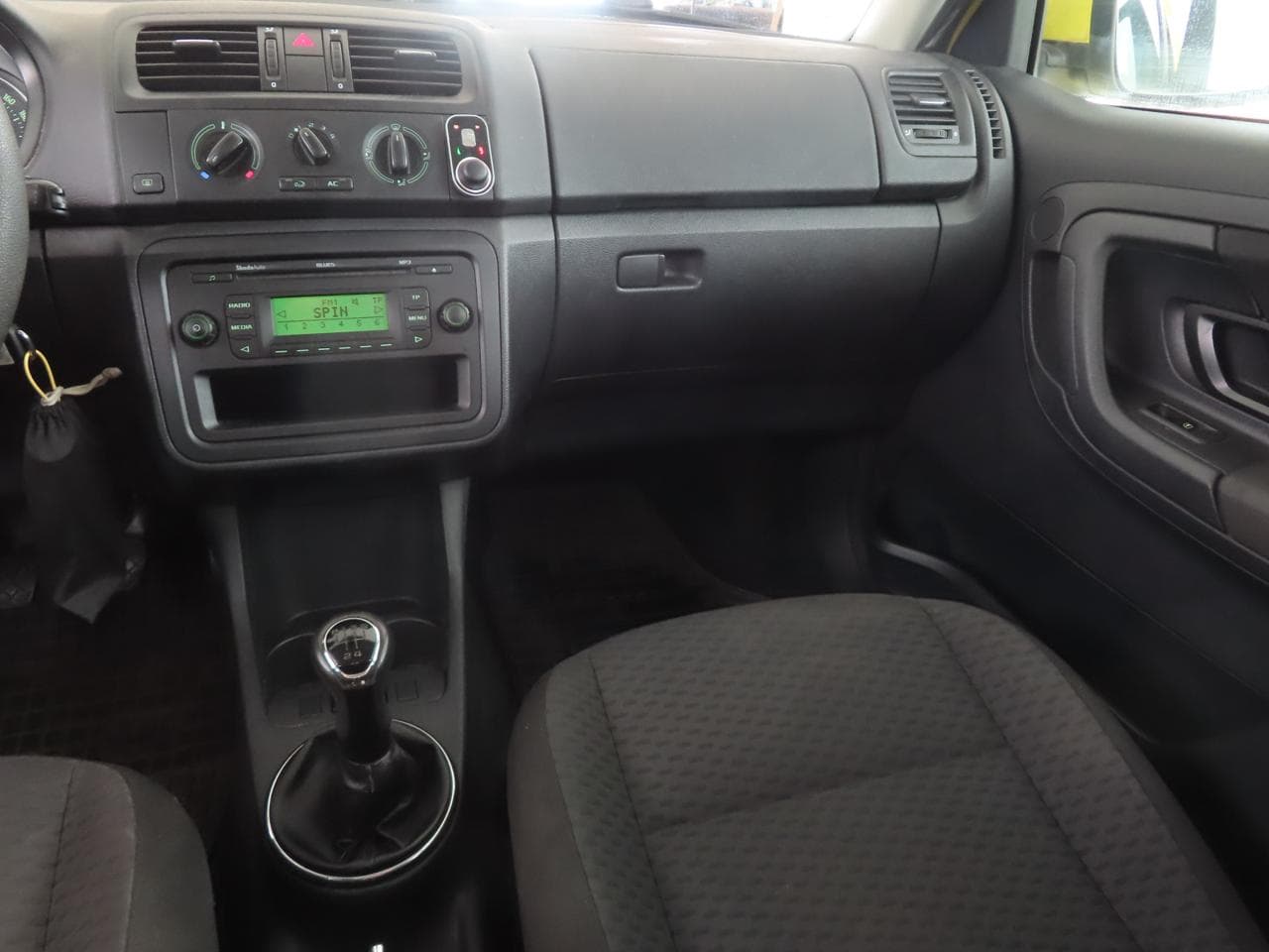 2011 Škoda FABIA - 11