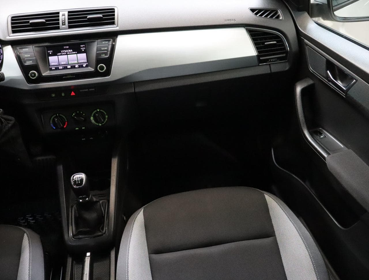 2015 Škoda FABIA - 11
