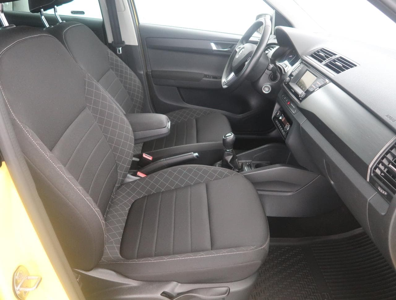 2015 Škoda FABIA - 24