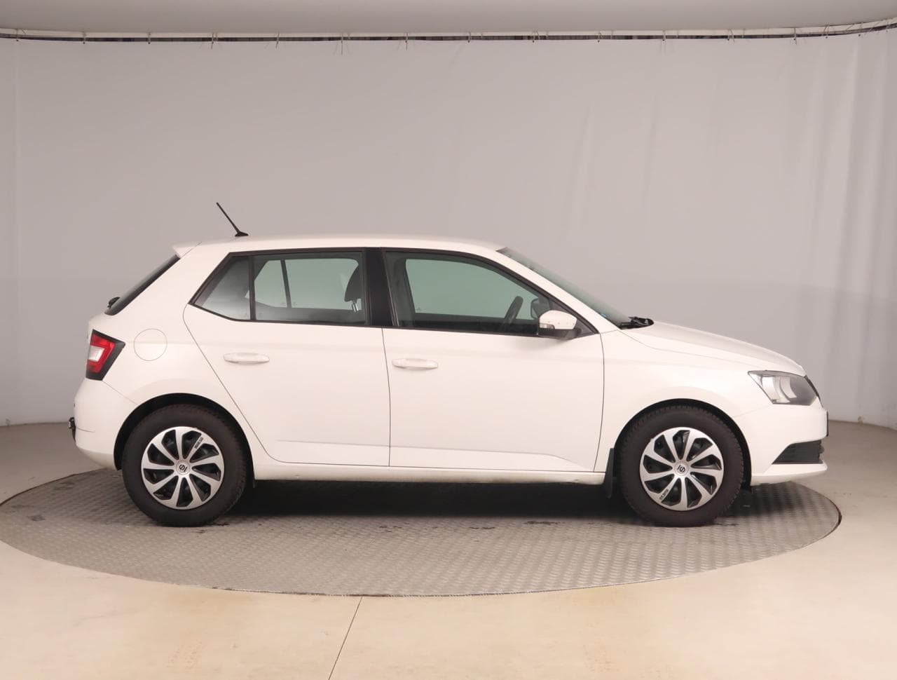 2015 Škoda FABIA - 15
