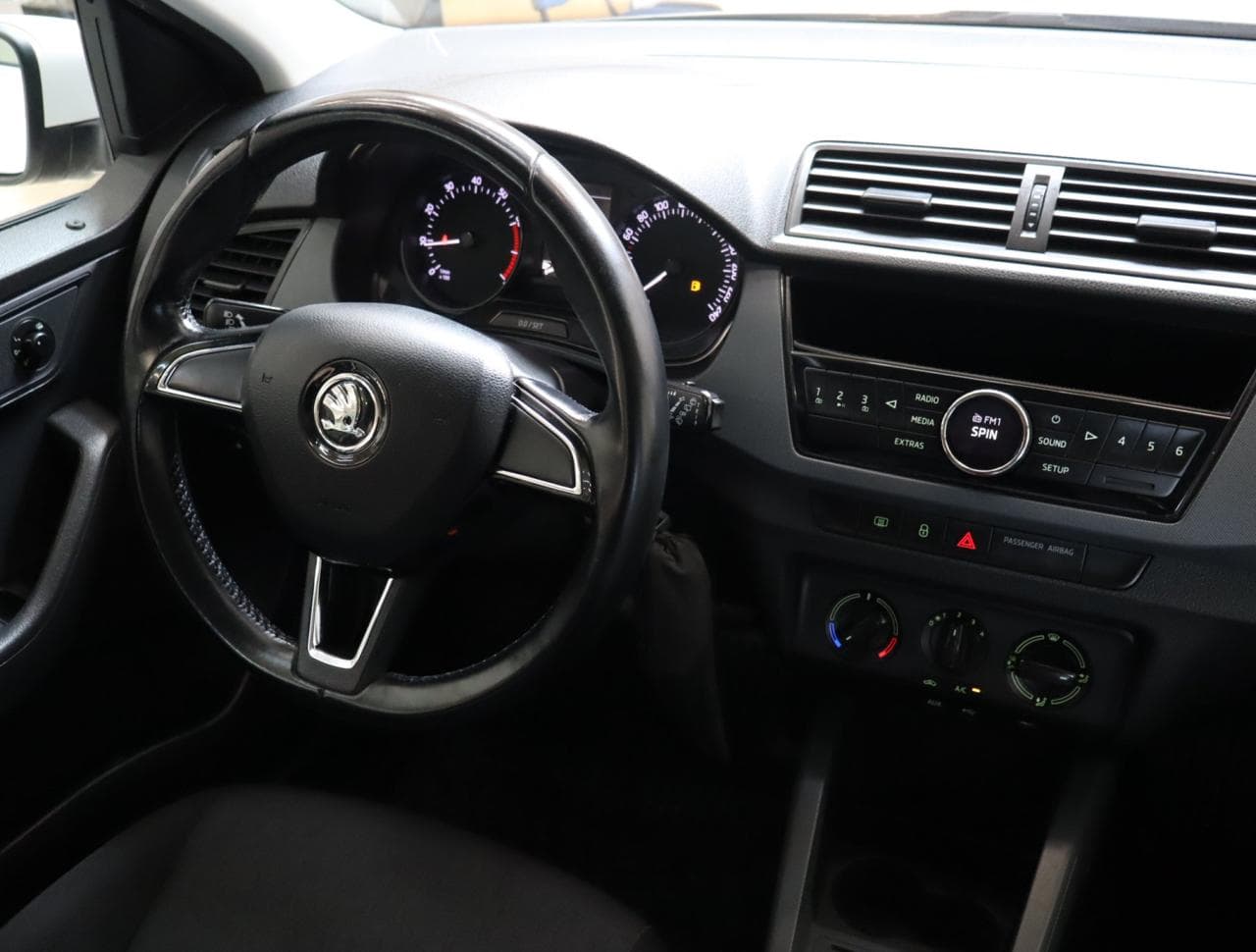 2017 Škoda FABIA - 16
