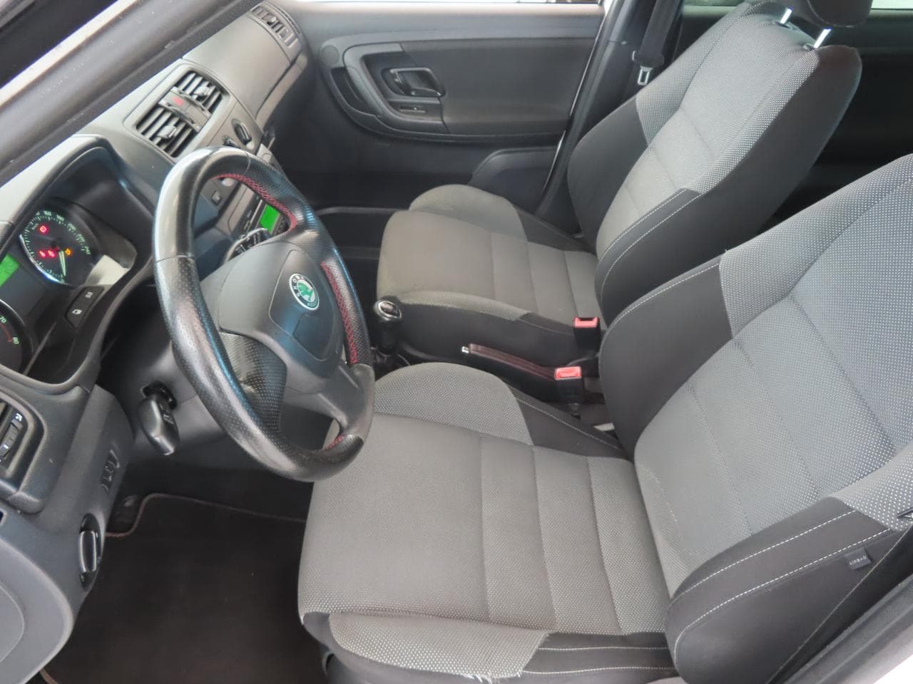2011 Škoda FABIA - 16