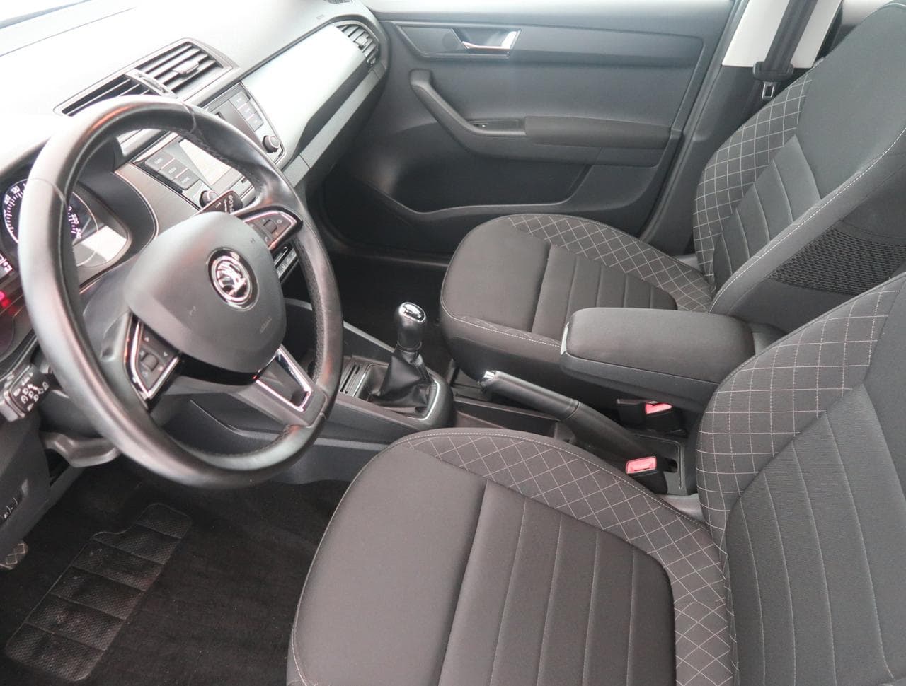 2017 Škoda FABIA - 16
