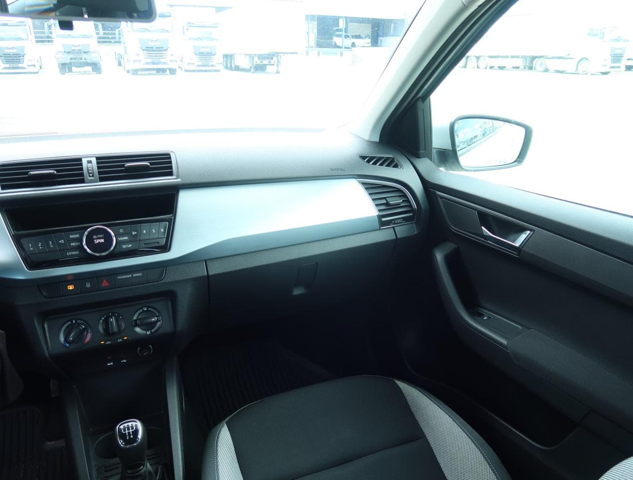 2016 Škoda FABIA - 11