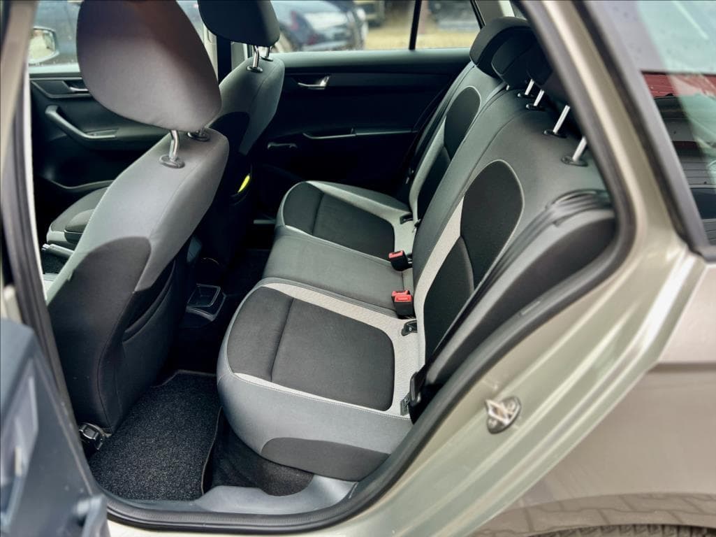 2015 Škoda Fabia - 12