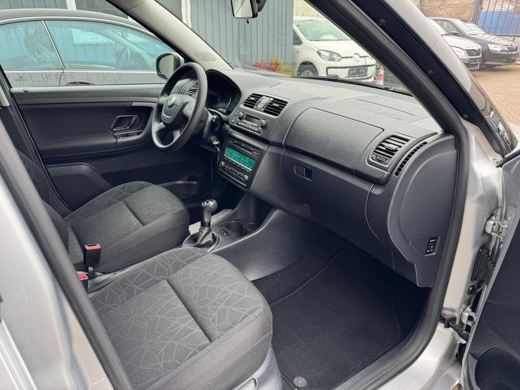 2011 Škoda Fabia - 19