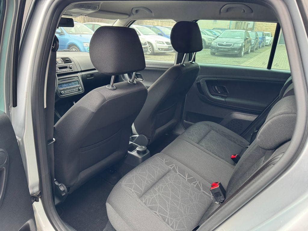 2011 Škoda Fabia - 17