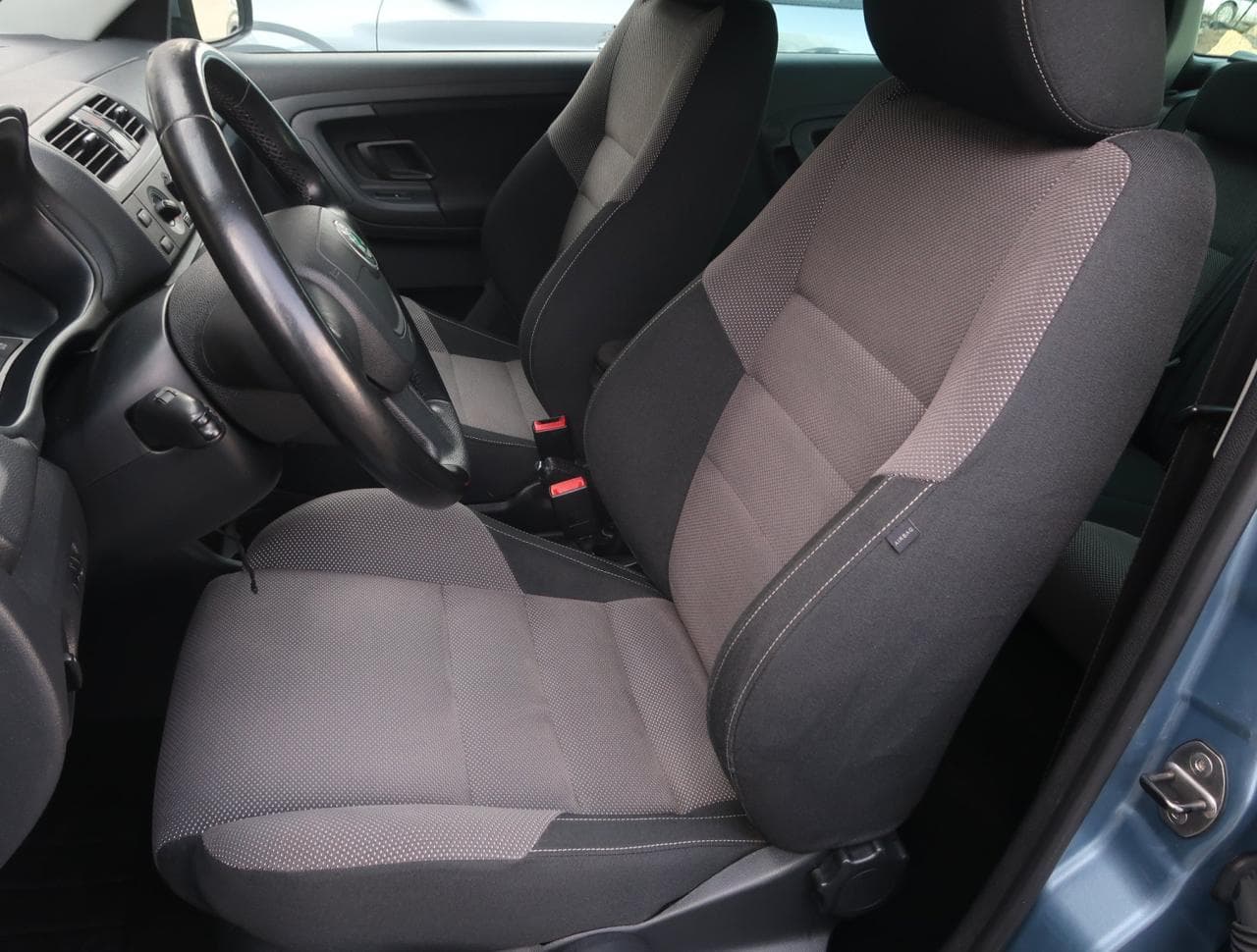 2010 Škoda Fabia - 16