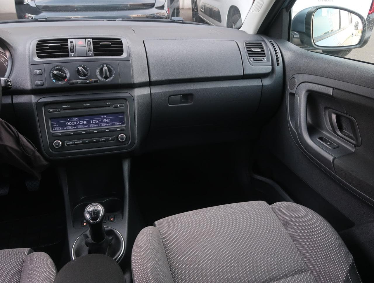 2010 Škoda Fabia - 11