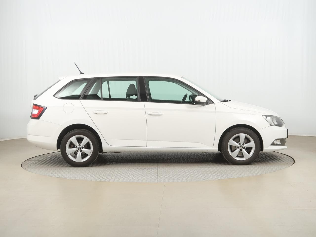 2015 Škoda FABIA - 8