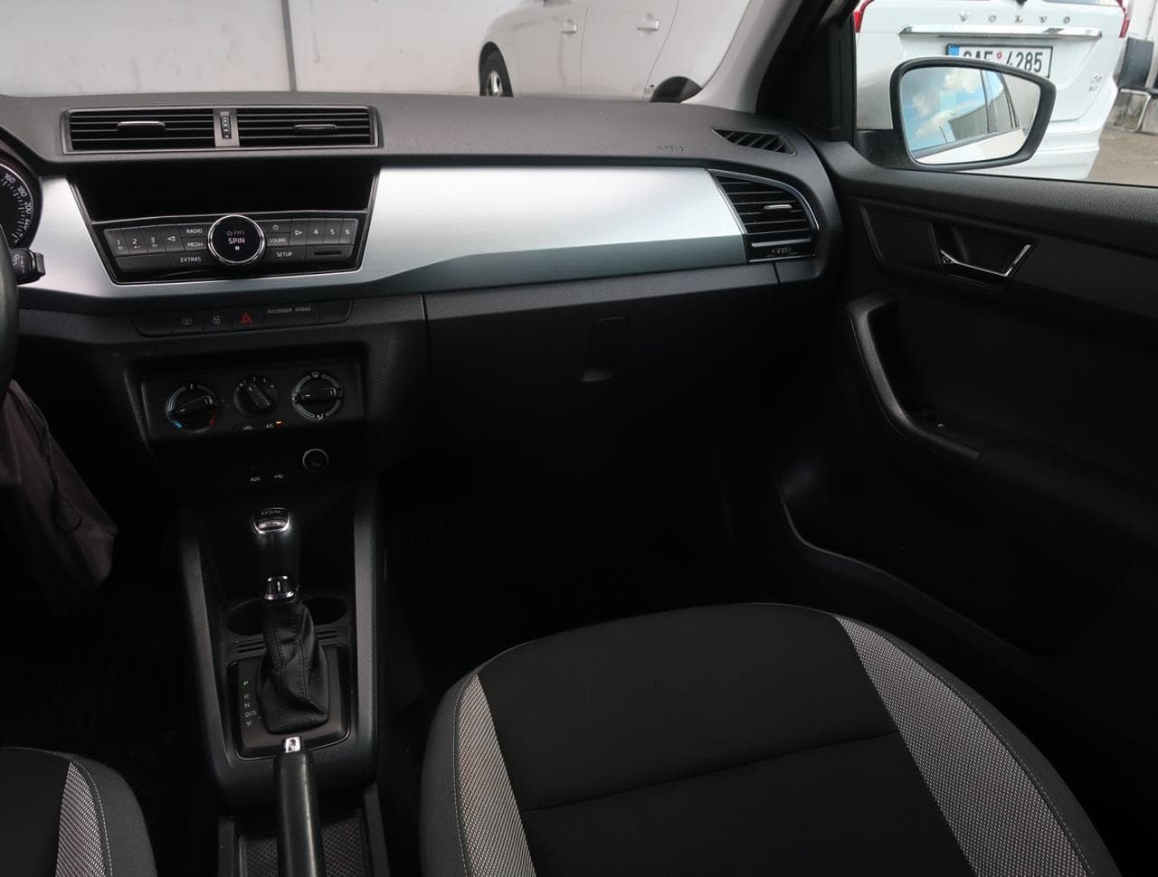 2015 Škoda FABIA - 11