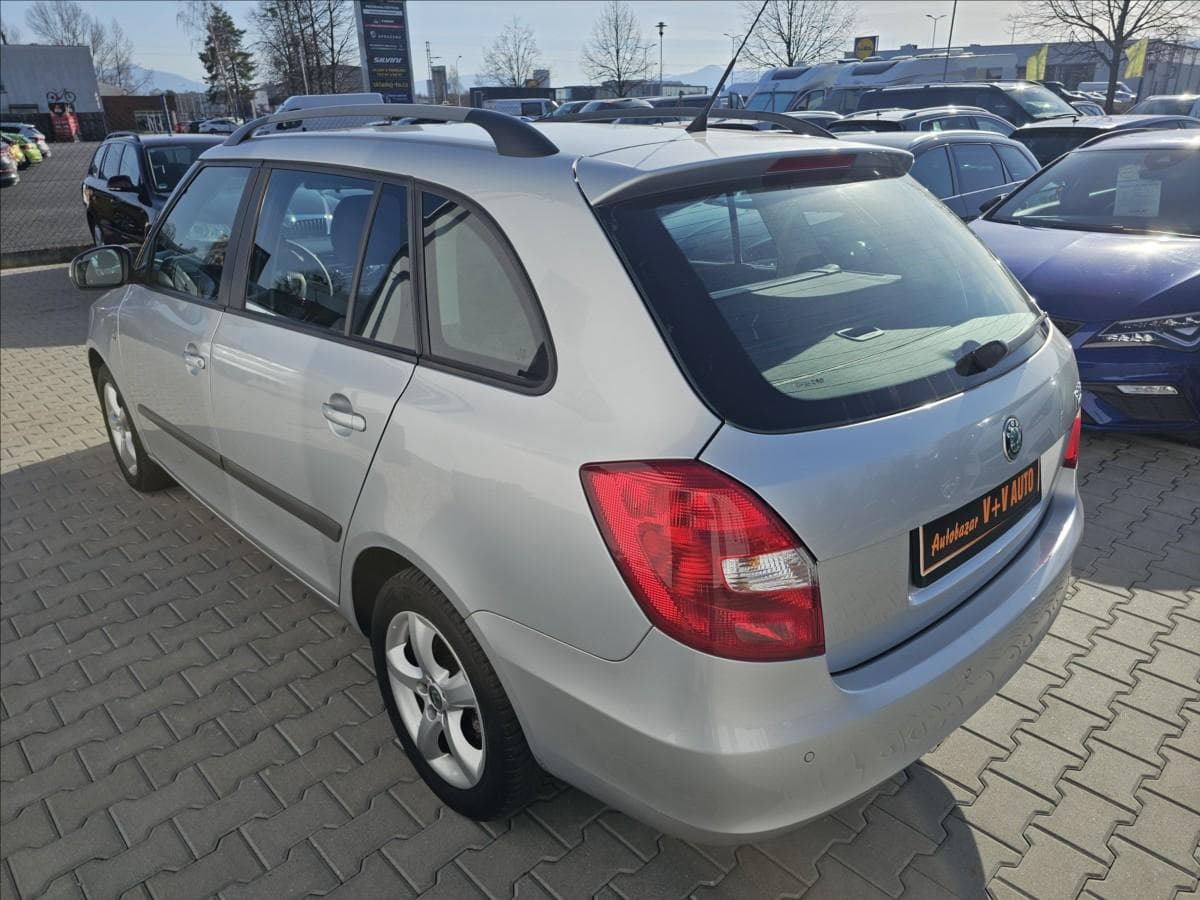 2010 Škoda FABIA - 8