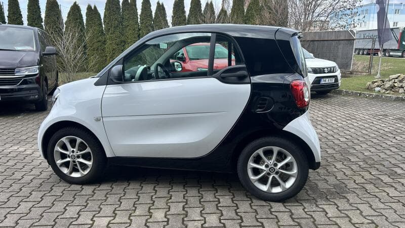 2019 Smart FORTWO - 4