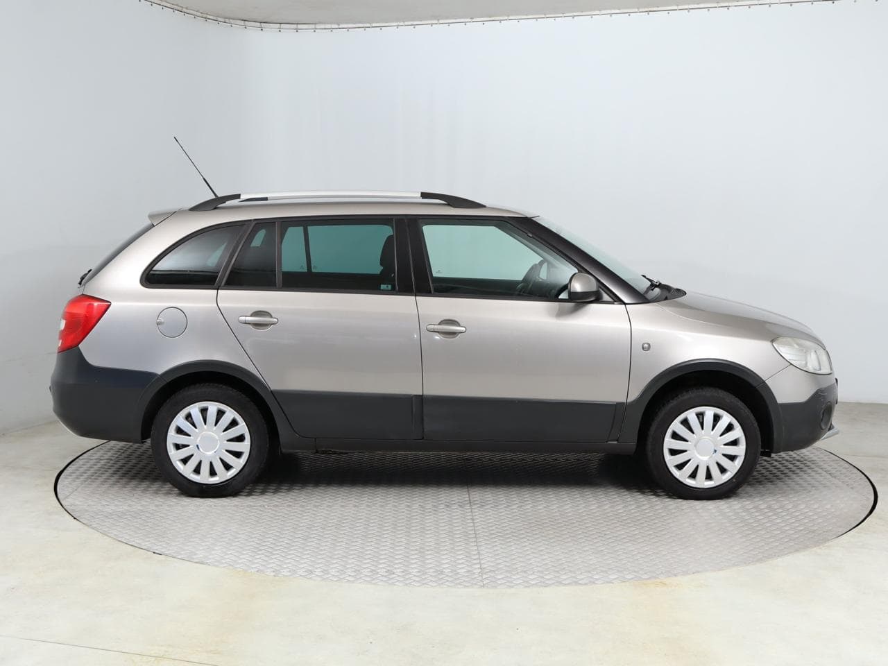 2010 Škoda FABIA - 8