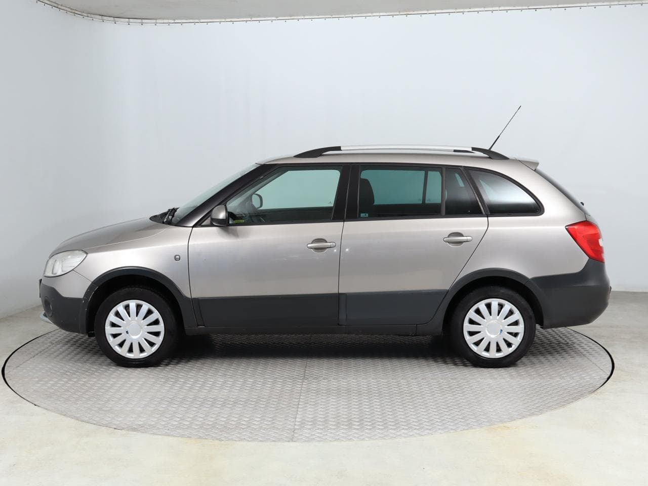 2010 Škoda FABIA - 4