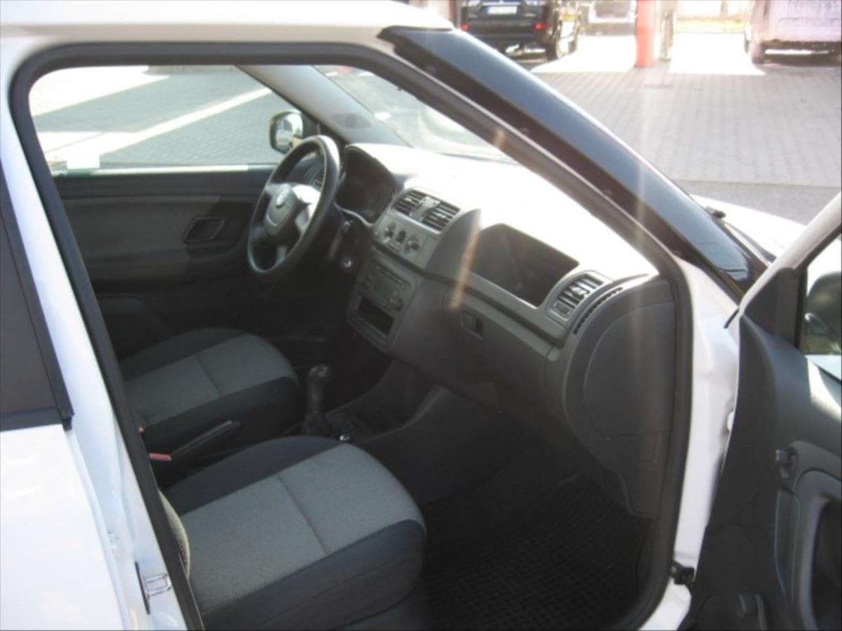 2011 Škoda FABIA - 11