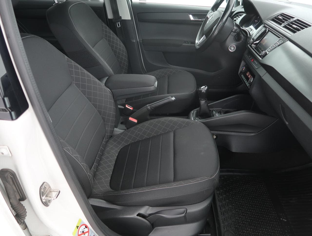 2017 Škoda FABIA - 17