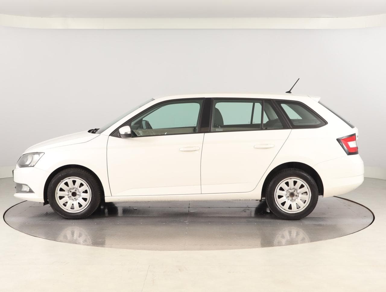 2015 Škoda FABIA - 4
