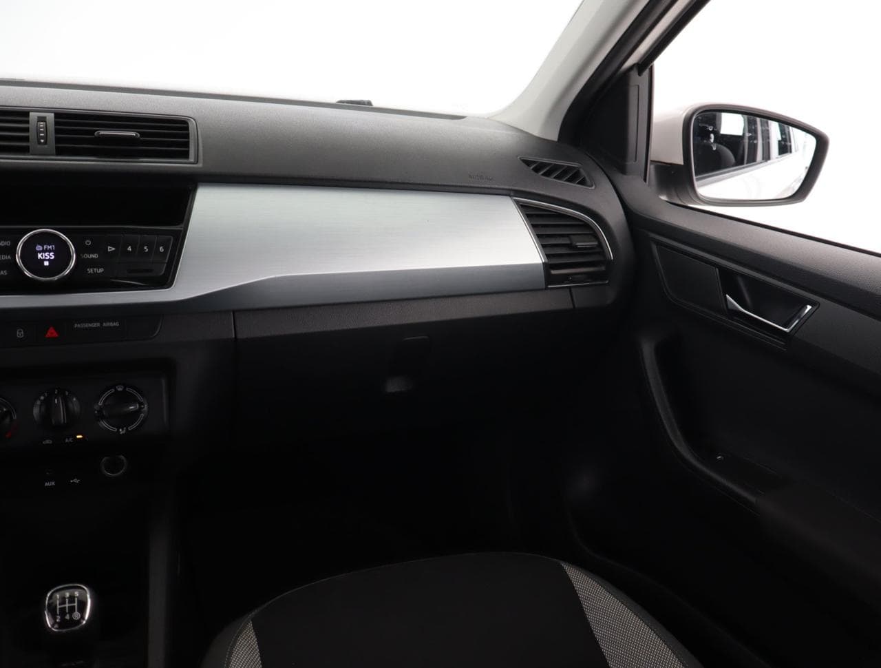 2015 Škoda FABIA - 11