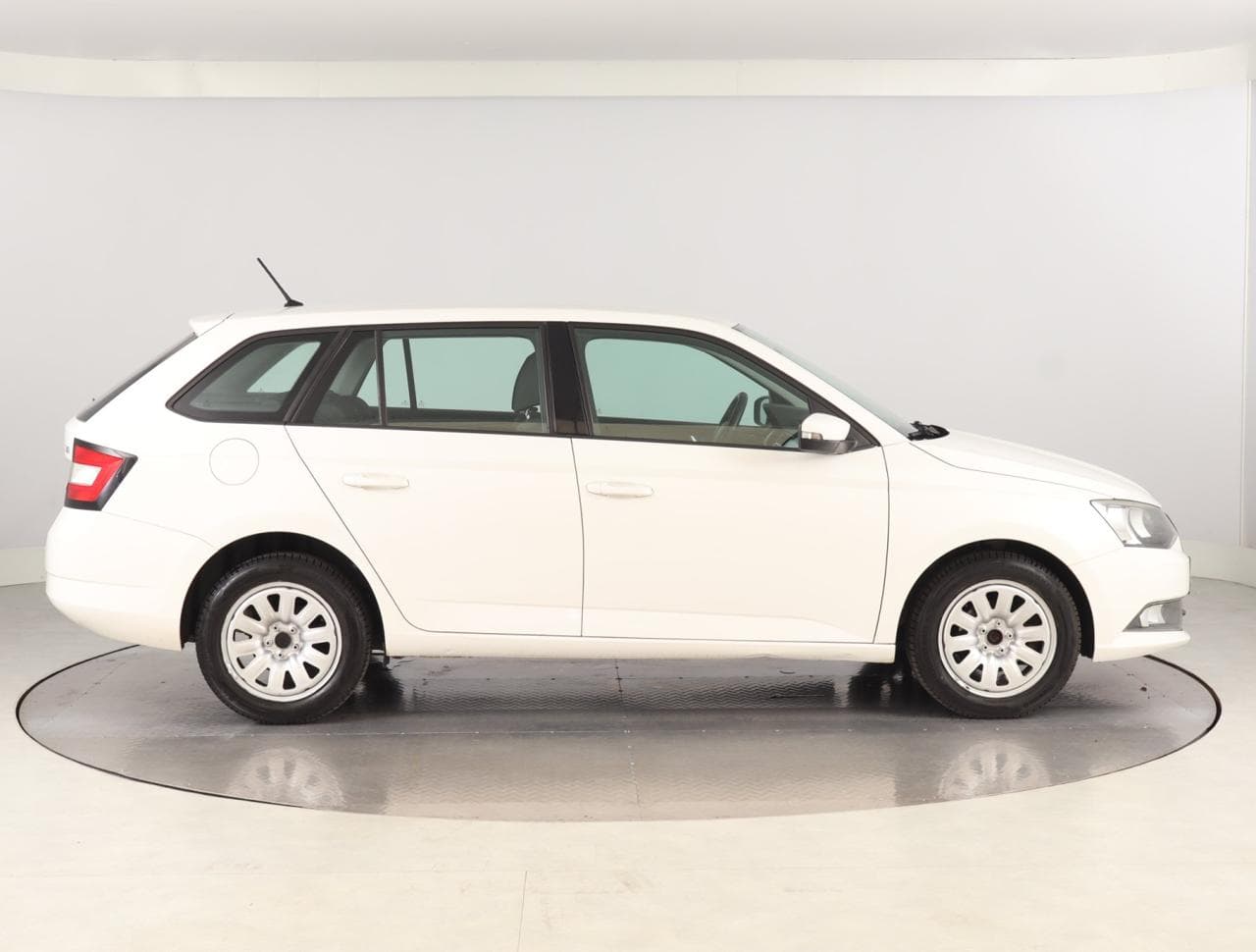 2015 Škoda FABIA - 8