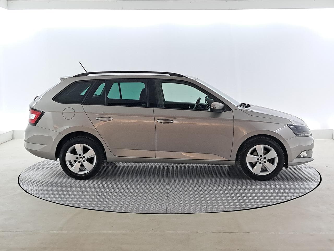 2016 Škoda FABIA - 8