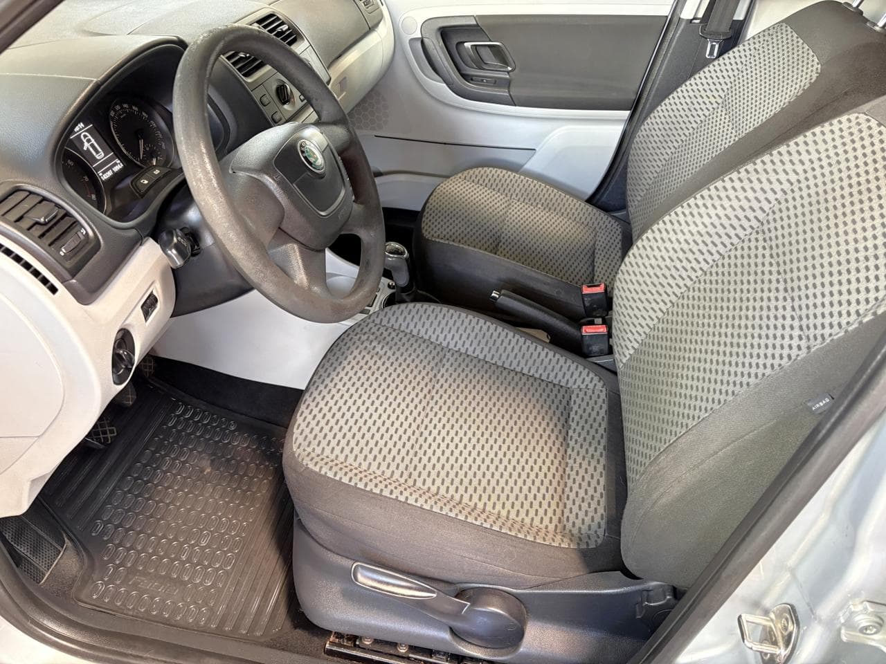 2010 Škoda FABIA - 9