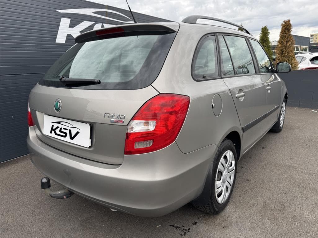 2011 Škoda FABIA - 11