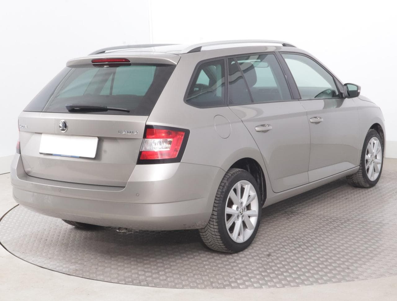 2016 Škoda FABIA - 11